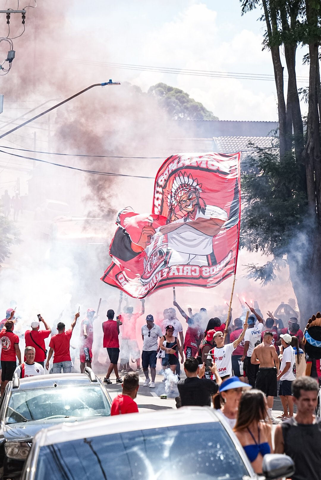 Toca do Índio — A torcida e o bandeirão
